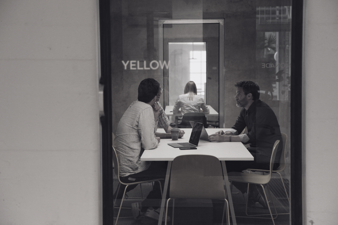 Colleagues in conversation during a working session at the office